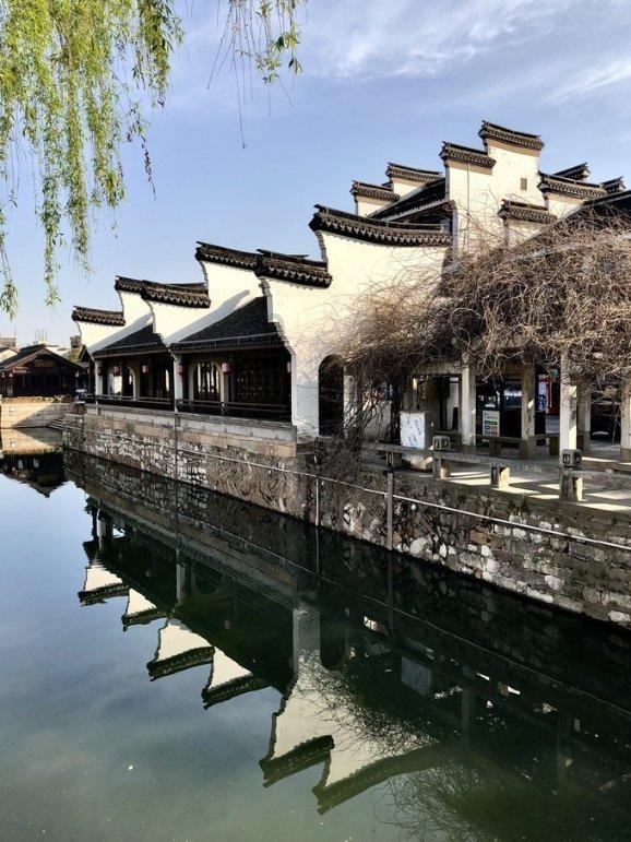 探索梅婷一家四口游玩被偶遇,打扮低调和老公排队,儿女高颜值获赞,你怎么看?,加入知识星球